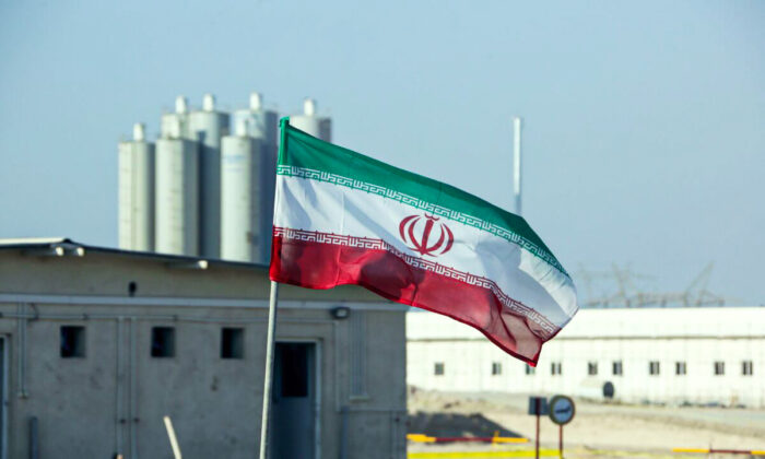 Le drapeau iranien flotte sur le site de la centrale nucléaire de Bouchehr lors de la cérémonie de lancement des travaux d’installation du deuxième réacteur, à Bouchehr, en Iran, le 10 novembre 2019. (Atta Kenare/AFP via Getty Images)

