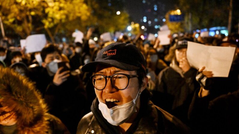Manifestation contre la politique zéro Covid, à Pékin, le 28 novembre 2022. (Noel Celis/AFP via Getty Images)