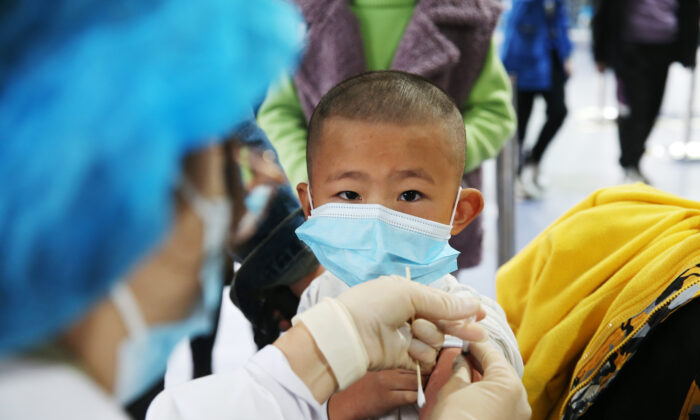 Site de vaccination à Chongqing, le 3 novembre 2021. (Yang Min/Costfoto/Future Publishing via Getty Images)