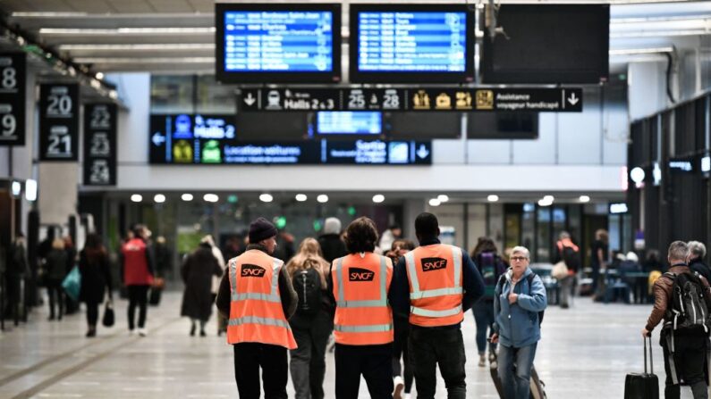 Une inspection de sécurité a été menée dans la gare Montparnasse. (Photo: STEPHANE DE SAKUTIN/AFP via Getty Images)