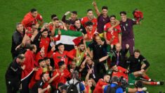 Coupe du monde: après leur victoire sur l’Espagne, les joueurs marocains brandissent un drapeau palestinien