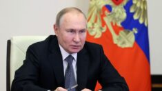 Vladimir Poutine s’entretient avec les responsables de l’opération russe en Ukraine
