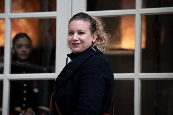 Mathilde Panot (LFI) à l'hôtel Matignon, Paris, le 15 décembre 2022. (Photo ALAIN JOCARD/AFP via Getty Images)