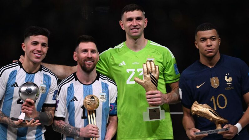 Cérémonie de remise des trophées de la Coupe du monde après le match de la finale de football entre l'Argentine et la France à Doha, Qatar, le 18 décembre 2022.(Photo KIRILL KUDRYAVTSEV/AFP via Getty Images)