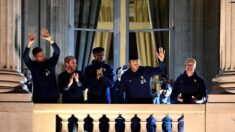 Paris: les Bleus acclamés par 50.000 personnes à la Concorde