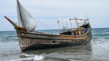 Un bateau avec près de 200 Rohingyas débarque en Indonésie