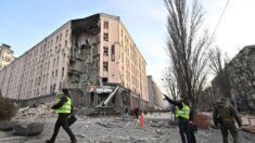 Guerre en Ukraine: des frappes russes dans plusieurs régions, au moins un mort à Kiev