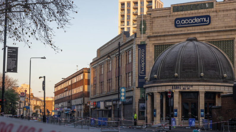 L'O2 Academy est bouclée par la police, le 16 décembre 2022, à Londres. (Photo: Dan Kitwood/Getty Images)