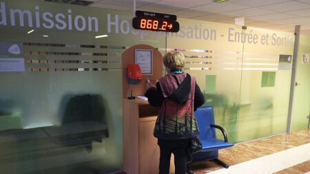 Paris: une soignante non-vaccinée de l’Institut Curie provisoirement réintégrée, une première
