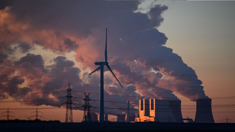 Centrale électrique au charbon de Neurath, près de Bergheim, le 11 février 2021. (Lukas Schulze/Getty Images)