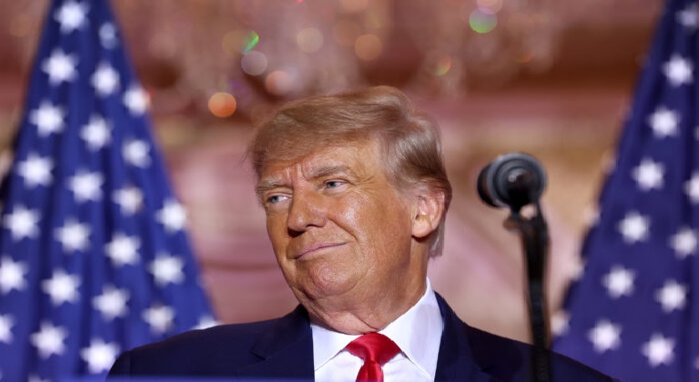 Donald Trump annonce sa candidature pour les présidentielle de 2024, à Mar-a-Lago, Palm Beach, Floride, le 15 novembre 2022. (Joe Raedle/Getty Images)