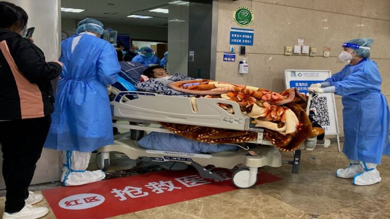 Service des urgences du premier hôpital affilié de l'université de médecine de Chongqing, le 22 décembre 2022. (Noel Celis/AFP via Getty Images)