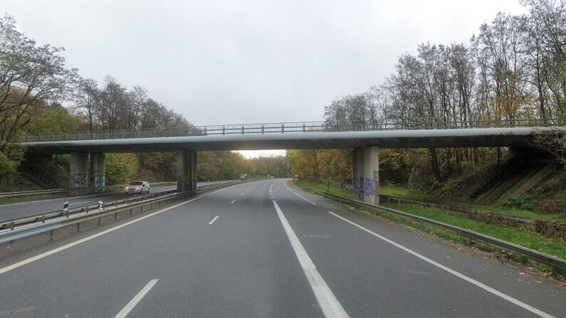 Pont vers la D521 et l’autoroute A30 entre Crusnes et Bréhain-la-Ville - Google maps
