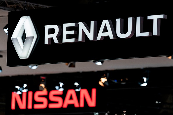 Renault et Nissan vont chacun détenir 15% du capital de l'autre, "avec une obligation de conservation, ainsi qu'une obligation de plafonnement de leurs participations", selon un communiqué commun. (Photo : KENZO TRIBOUILLARD/AFP via Getty Images)