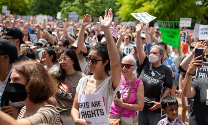 Manifestation pour le droit à l'avortement à Houston, au Texas, le 7 mai 2022. (Mark Felix/AFP /AFP via Getty Images)