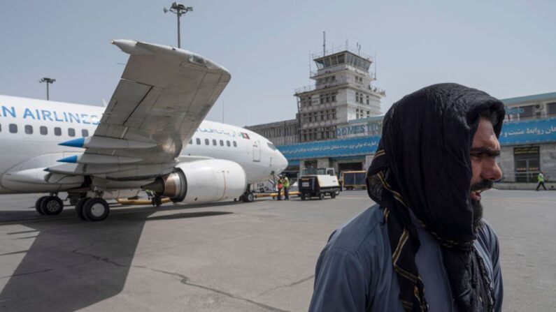 Aéroport de Kaboul. (Photo by WAKIL KOHSAR/AFP via Getty Images)