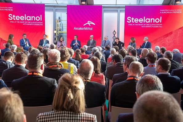 L'inauguration de Steelanol, la nouvelle technologie d'ArcelorMittal à Gand en décembre 2022. (Photo : NICOLAS MAETERLINCK/BELGA MAG/AFP via Getty Images)