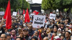 Tunisie: des centaines de manifestants contre le président Saied et la crise économique