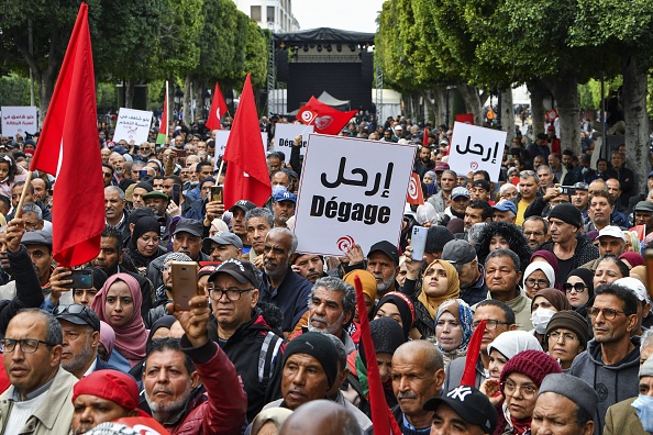 Une manifestation contre le président Kais Saied dans la capitale Tunis en décembre 2022. (Photo : FETHI BELAID/AFP via Getty Images)