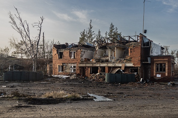 Un bâtiment endommagé dans la région de Donetsk, dans l'est de l'Ukraine, le 2 janvier 2023. (Photo: SAMEER AL-DOUMY/AFP via Getty Images)