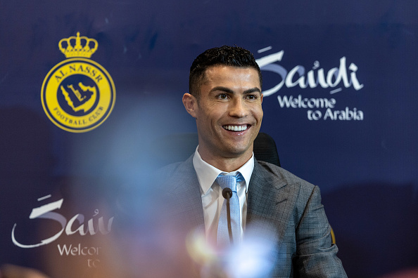 Cristiano Ronaldo assiste à une conférence de presse en tant que joueur d'Al Nassr au stade Mrsool Park le 3 janvier 2023 à Riyadh, en Arabie Saoudite. (Photo: Yasser Bakhsh/Getty Images)