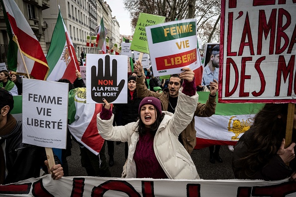 Rassemblement à Lyon le 8 janvier 2023 contre le régime iranien. (Photo : JEAN-PHILIPPE KSIAZEK/AFP via Getty Images)