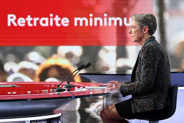 La Première ministre Élisabeth Borne participe au journal télévisé du soir de la chaîne France 2 dans les studios de France Télévisions à Paris, le 10 janvier 2023. (Photo: BERTRAND GUAY/AFP via Getty Images)