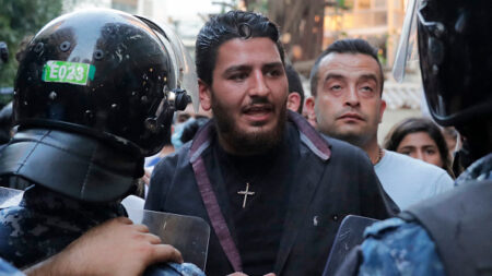 Explosion de Beyrouth: une figure emblématique des proches des victimes arrêtée