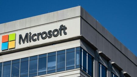 Microsoft va licencier environ 10.000 employés, nouveau coup dur dans la tech