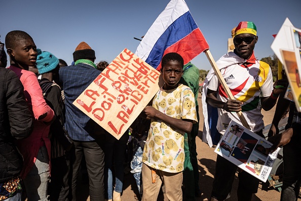 Manifestation de soutien au Président burkinabé, le capitaine Ibrahim Traoré, et pour demander le départ de l'ambassadeur et des forces militaires françaises, à Ouagadougou, le 20 janvier 2023. (Photo : OLYMPIA DE MAISMONT/AFP via Getty Images)