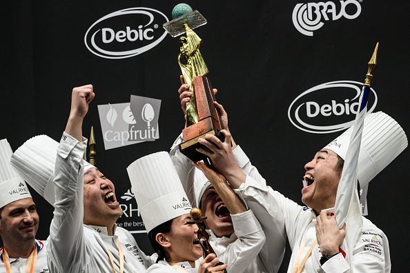 Le Japon a remporté samedi la Coupe du monde de la pâtisserie, devant la France et l'Italie. (Photo : JEFF PACHOUD/AFP via Getty Images)