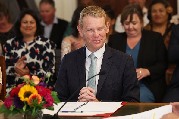 Le nouveau premier ministre néo-zélandais, Chris Hipkins, lors d'une cérémonie au siège du gouvernement à Wellington, le 25 janvier 2023. (Photo : MARTY MELVILLE/AFP via Getty Images)