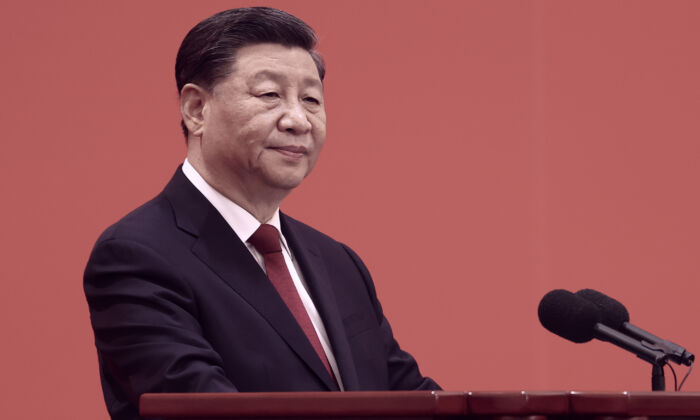 Xi Jinping lors de la présentation du nouveau comité permanent du Politburo suite au XXe Congrès national, le 23 octobre 2022. (Lintao Zhang/Getty Images)