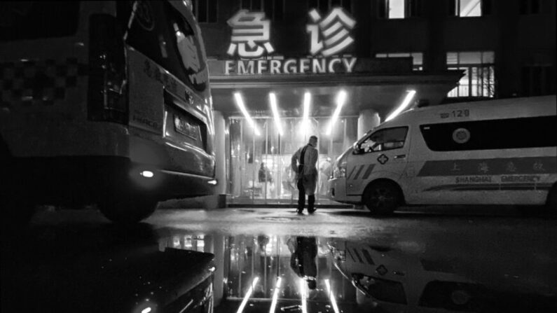 Zone d'urgence encombrée d'un hôpital, le 13 janvier 2023, à Shanghai, en Chine. (Kevin Frayer/Getty Images)