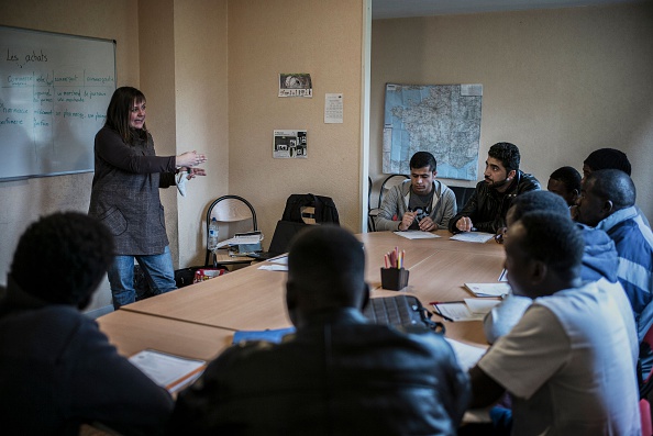 Un cours de français à Calais. (Photo d'illustration : JEFF PACHOUD/AFP via Getty Images)