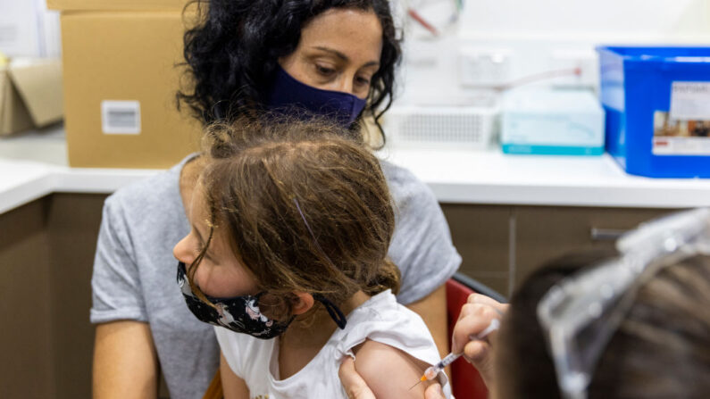 Vaccination contre le Covid à Sydney, le 11 janvier 2022. (Jenny Evans/Getty Images)