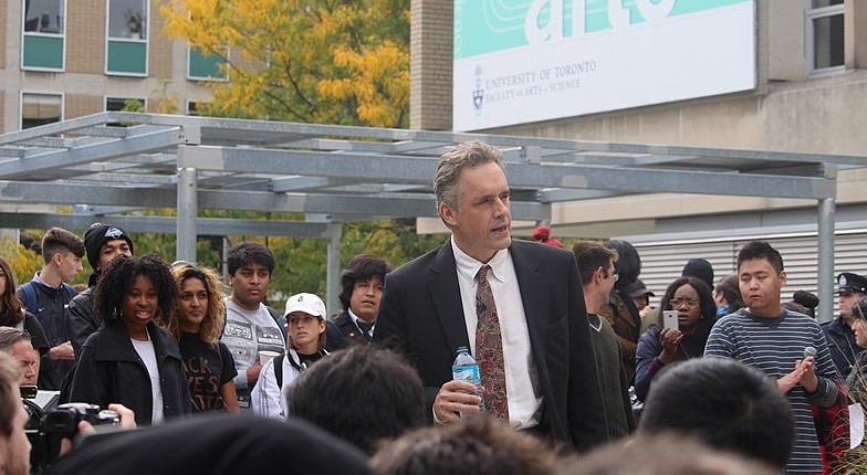 Jordan Peterson lors d'un rassemblement à l'Université de Toronto pour défendre la liberté d'expression le 11 octobre 2016. (Quist/CC BY-SA 4.0)