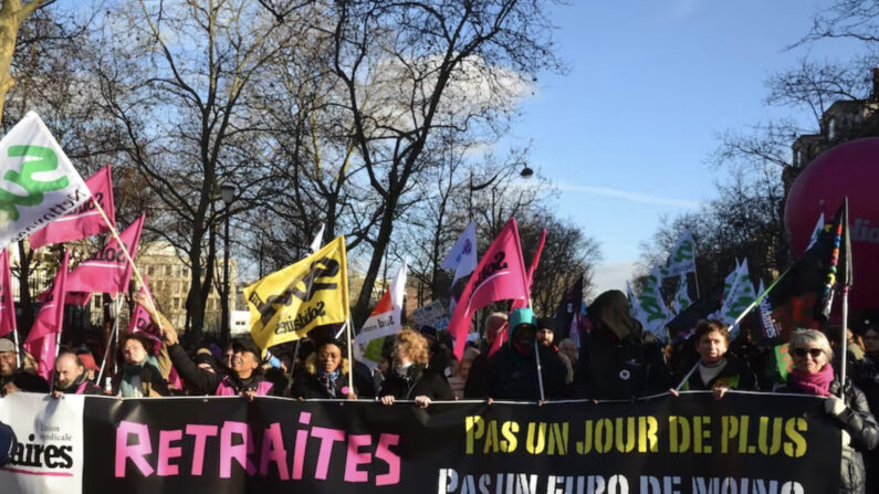 Manifestation à Paris le 31 janvier 2023. Un renouveau par la jeunesse et un répertoire d'action plus agitées peuvent-ils donner de l'ampleur au mouvement ? Jeanne Menjoulet/Fickr, CC BY-NC-ND