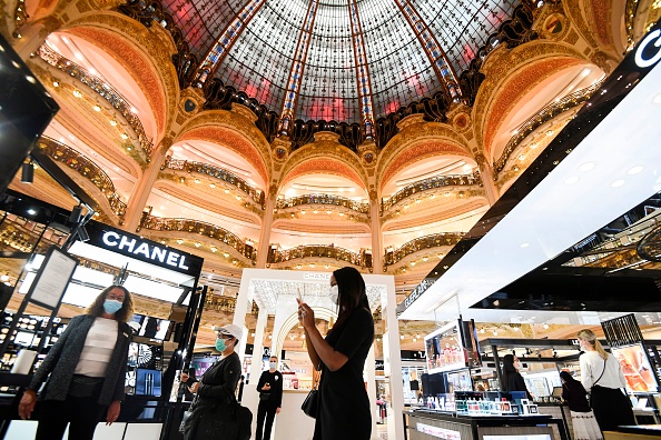 Placer les Galeries Lafayette en procédure de sauvegarde auprès du tribunal de commerce de Bordeaux. (ALAIN JOCARD/AFP via Getty Images)