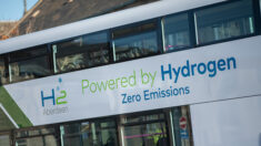 Bruxelles veut des bus décarbonés dès 2030 et sabrer les émissions des poids lourds