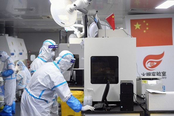 Un accident de laboratoire en Chine est probablement à l'origine de la pandémie de Covid-19, selon le ministère américain de l'Énergie. (STR/AFP via Getty Images)