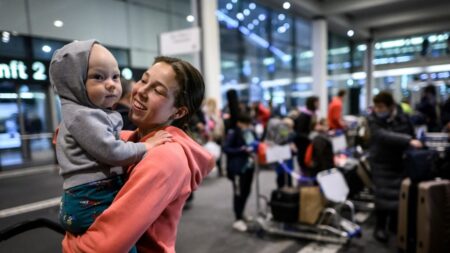 Faute de billet pour son bébé, un couple tente d’embarquer sans lui à l’aéroport de Tel-Aviv