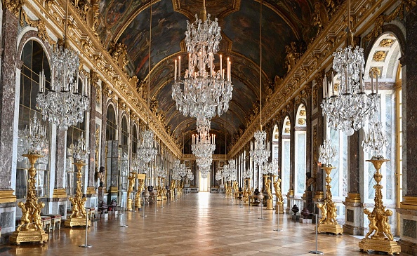 



La galerie des glaces du château de Versailles - 
(Photo  EMMANUEL DUNAND/AFP via Getty Images)