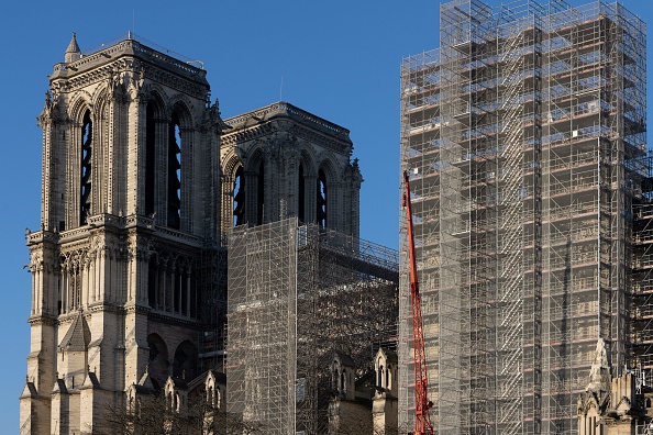 La cathédrale Notre-Dame couverte d'échafaudages, alors que des travaux de reconstruction ont lieu depuis l'incendie du 15 avril 2019. (Photo : JOEL SAGET/AFP via Getty Images)