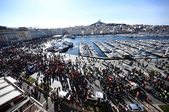 Troisième jour de manifestation contre une réforme profondément impopulaire des retraites, dans la ville portuaire de Marseille, le 7 février 2023. (Photo : CHRISTOPHE SIMON/AFP via Getty Images)
