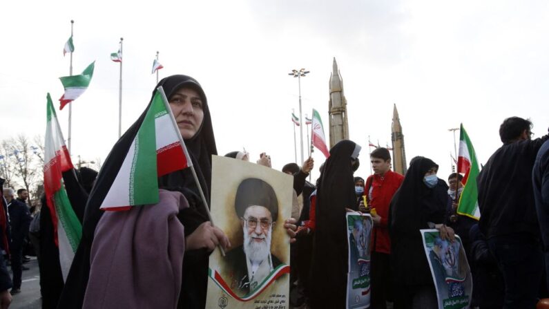 Le 11 février marque le 44ème anniversaire de la révolution islamique. Des dizaines de milliers de personnes se sont rassemblés à Téhéran et ailleurs, après des mois de protestations contre le gouvernement. (Photo by -/AFP via Getty Images)