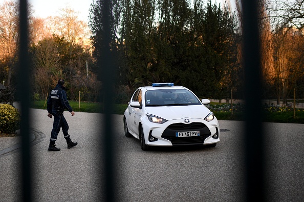 Le parc des Buttes-Chaumont fermé après la découverte d’un morceau de corps humain, à Paris, le 13 février 2023. (Photo: CHRISTOPHE ARCHAMBAULT/AFP via Getty Images)