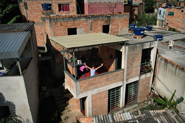 La maison, un complexe de favelas, de l'artiste musical brésilien Kdu dos Anjos, a été désignée "Bâtiment de l'année 2023" par le site de référence spécialisé ArchDaily. (DOUGLAS MAGNO/AFP via Getty Images)