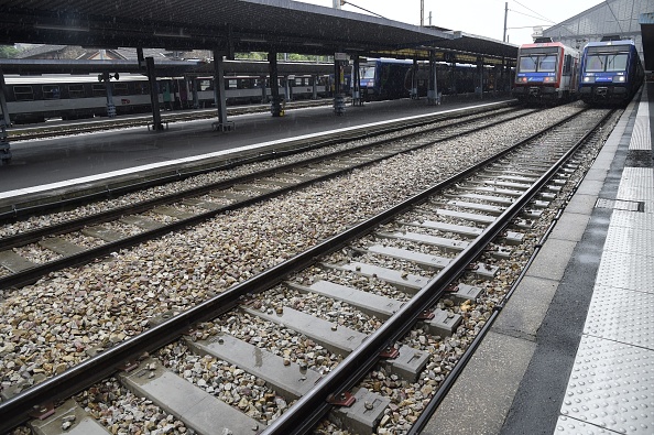 La SNCF laisse les Français partir en vacances et la RATP conseille aux voyageurs de rester chez eux !