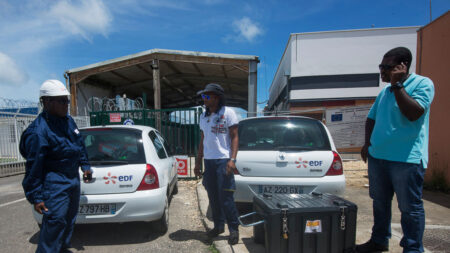 Grève des agents EDF en Guadeloupe: les coupures d’électricité perdurent